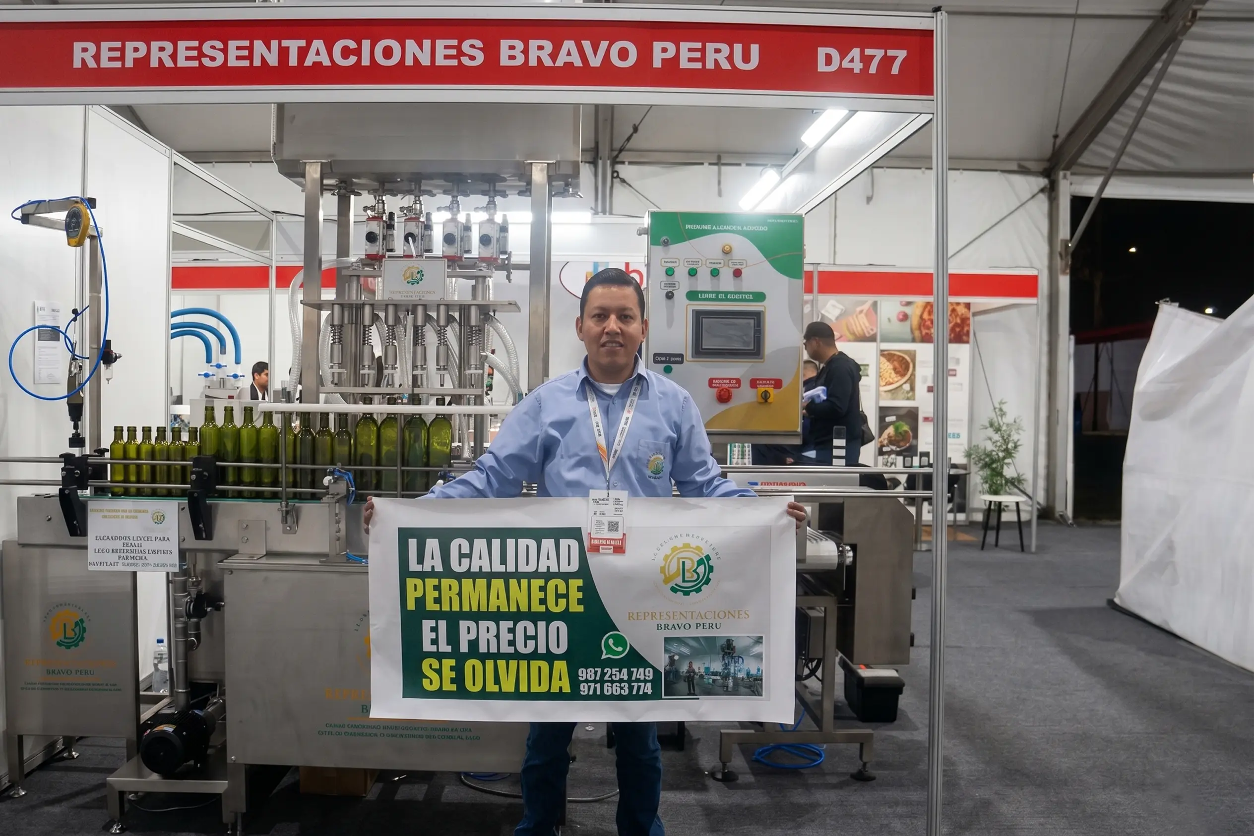 Maquinaria industrial de envasado en operación
